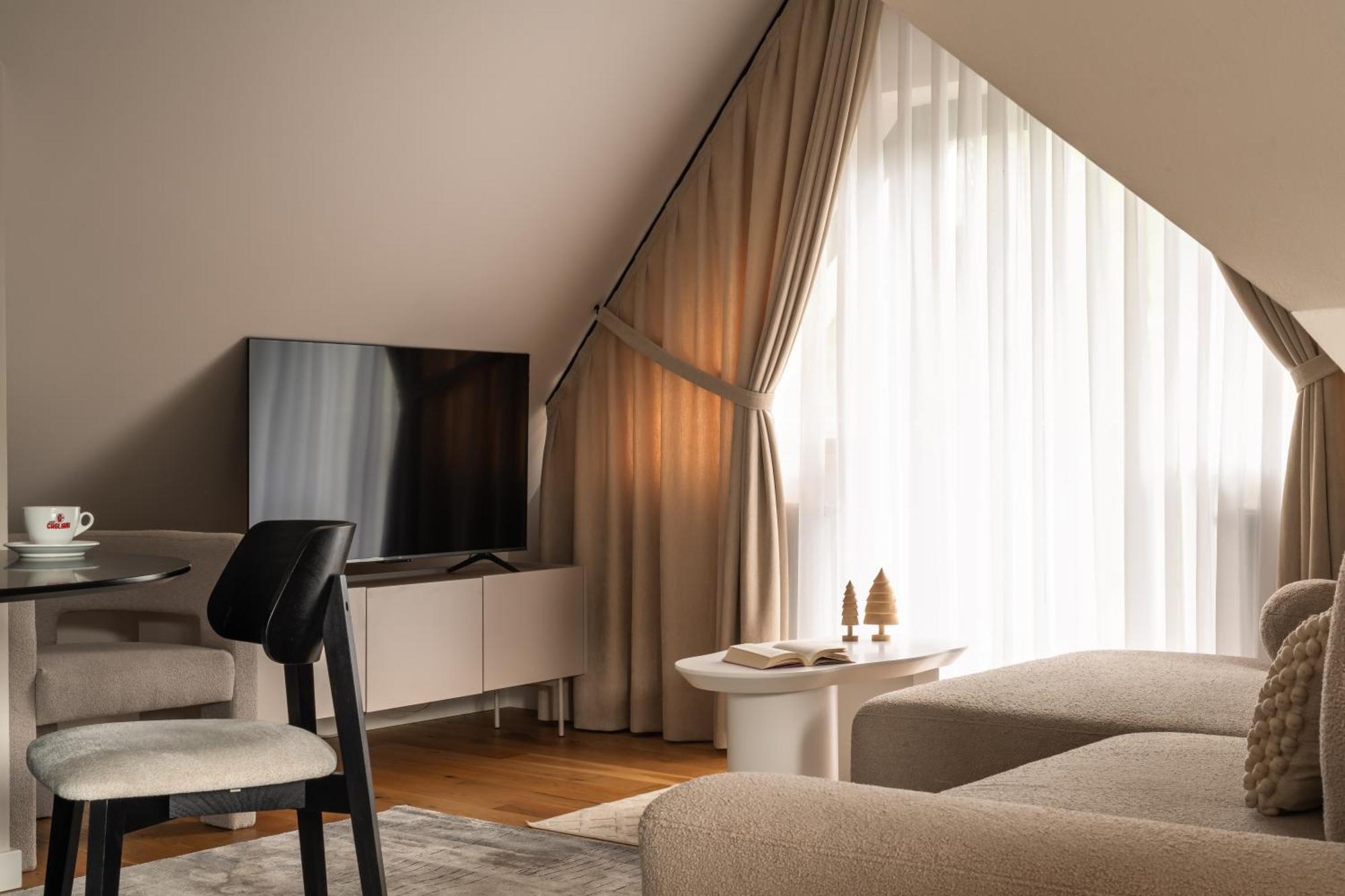 Altara Centrum - Free Parking Aparthotel *